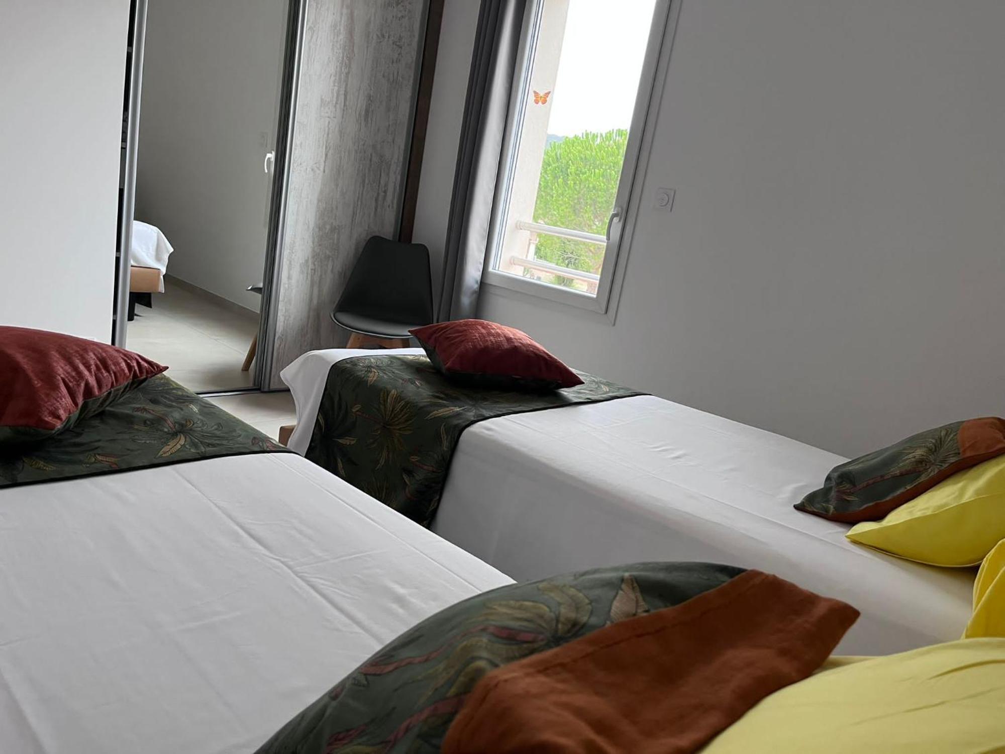 Val Des Bruyeres - Gite 15Mn Pezenas Avec Terrasse Et Cour Close - Parking Privatif Securise - Wifi Ftth Gratuit Neffies Exterior foto